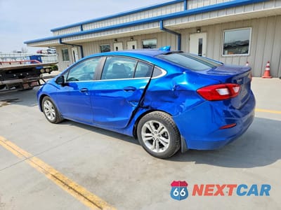 Drugie zdjęcie samochodu z przodu: 2019 CHEVROLET CRUZE LT VIN:1G1BE5SM6K7108794 - miniatura