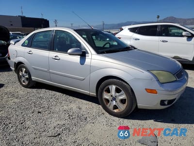 Czwarte zdjęcie samochodu z boku: 2005 FORD FOCUS ZX4 ST VIN:1FAHP38Z05W234765 - miniatura