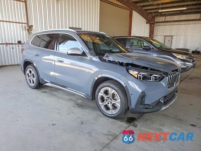 Czwarte zdjęcie samochodu z boku: 2023 BMW X1 XDRIVE28I VIN:WBX73EF09P5W12465 - miniatura