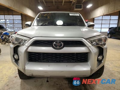 Piąte zdjęcie samochodu w środku: 2018 TOYOTA 4RUNNER SR5 VIN:JTEBU5JR2J5524144 - miniatura