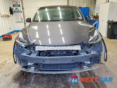 Piąte zdjęcie samochodu w środku: 2022 TESLA MODEL Y VIN:7SAYGDEE6NF445283 - miniatura