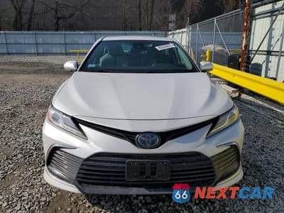 Piąte zdjęcie samochodu w środku: 2023 TOYOTA CAMRY HYBRID XLE VIN:4T1F31AK9PU617631 - miniatura