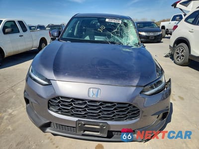 Piąte zdjęcie samochodu w środku: 2024 HONDA HR-V LX VIN:3CZRZ2H3XRM760299 - miniatura