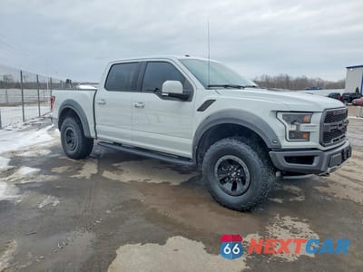 Czwarte zdjęcie samochodu z boku: 2017 FORD F150 RAPTOR VIN:1FTFW1RG4HFA83875 - miniatura