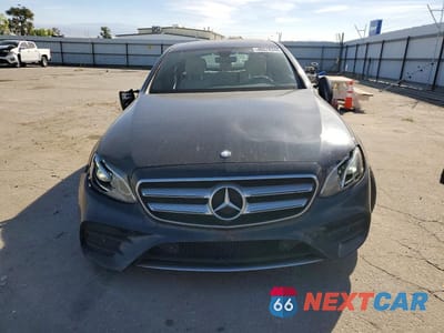 Piąte zdjęcie samochodu w środku: 2017 MERCEDES-BENZ E 300 VIN:WDDZF4JB2HA170675 - miniatura