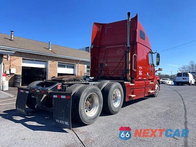 Trzecie zdjęcie samochodu z tyłu: 2014 VOLVO VNL TRUCKS SEMI TRUCK VIN:4V4NC9TJ6EN177222 - miniatura