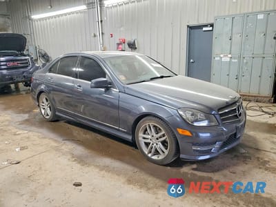 Czwarte zdjęcie samochodu z boku: 2014 MERCEDES-BENZ C 300 4MATIC VIN:WDDGF8AB1EA933117 - miniatura
