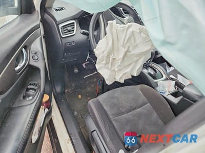 Zdjęcie 8 z 12 samochodu: 2016 NISSAN ROGUE S VIN:KNMAT2MT2GP693294 - miniatura