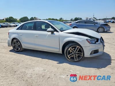 Czwarte zdjęcie samochodu z boku: 2020 AUDI A3 PREMIUM VIN:WAUAUGFFXLA097409 - miniatura