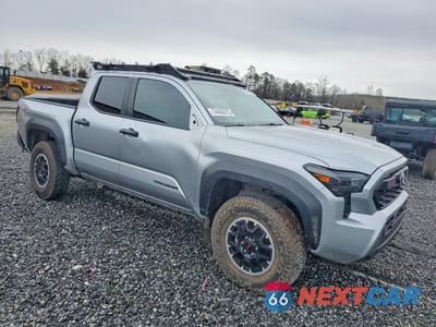 Czwarte zdjęcie samochodu z boku: 2024 TOYOTA TACOMA DOUBLE CAB VIN:3TMLB5JNXRM060649 - miniatura