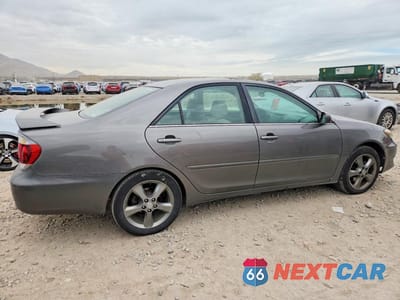 Trzecie zdjęcie samochodu z tyłu: 2005 TOYOTA CAMRY SE V6 VIN:4T1BA32K65U068112 - miniatura