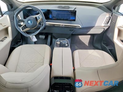 Zdjęcie 8 z 13 samochodu: 2025 BMW IX XDRIVE50 VIN:WB523CF09SCT29558 - miniatura
