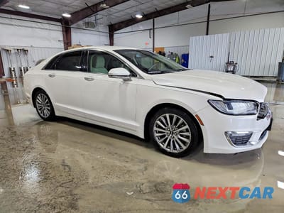Czwarte zdjęcie samochodu z boku: 2020 LINCOLN MKZ VIN:3LN6L5A93LR616920 - miniatura