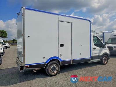 Trzecie zdjęcie samochodu z tyłu: 2020 FORD TRANSIT DELIVERY TRUCK VIN:1FDBW5Z85LKB07482 - miniatura