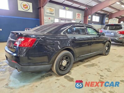 Trzecie zdjęcie samochodu z tyłu: 2014 FORD TAURUS POLICE INTERCEPTOR VIN:1FAHP2MT9EG100052 - miniatura