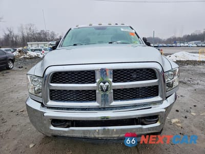 Piąte zdjęcie samochodu w środku: 2017 RAM 2500 ST VIN:3C6UR5HL6HG670704 - miniatura