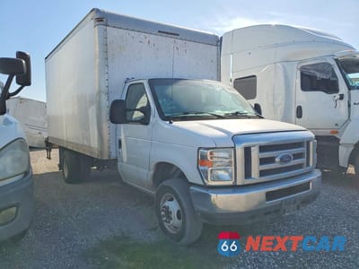 Czwarte zdjęcie samochodu z boku: 2019 FORD E350 BOX TRUCK VIN:1FDWE3F64KDC58845 - miniatura