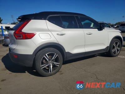 Trzecie zdjęcie samochodu z tyłu: 2021 VOLVO XC40 T5 R-DESIGN VIN:YV4162UM2M2410978 - miniatura