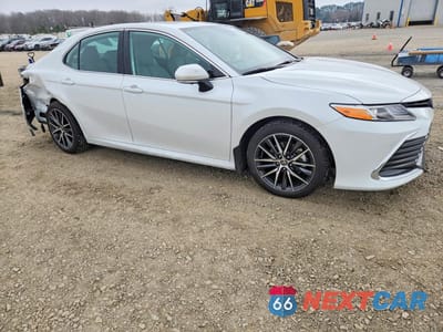 Czwarte zdjęcie samochodu z boku: 2022 TOYOTA CAMRY HYBRID XLE VIN:4T1F31AK1NU599123 - miniatura