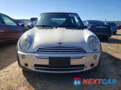 Piąte zdjęcie samochodu w środku: 2005 MINI COOPER VIN:WMWRC33435TJ66305 - miniatura