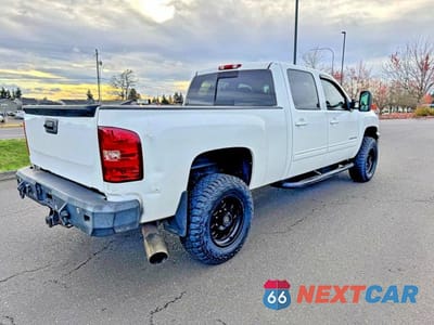 Czwarte zdjęcie samochodu z boku: 2013 CHEVROLET SILVERADO K2500 HEAVY DUTY LTZ VIN:1GC1KYE84DF230977 - miniatura