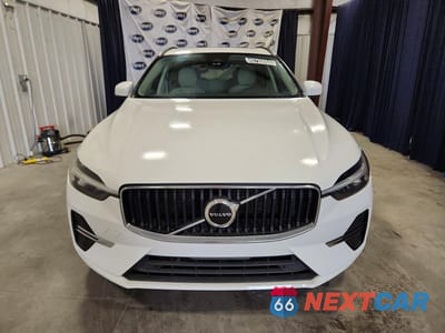 Piąte zdjęcie samochodu w środku: 2022 VOLVO XC60 B5 MOMENTUM VIN:YV4L12RK4N1059061 - miniatura