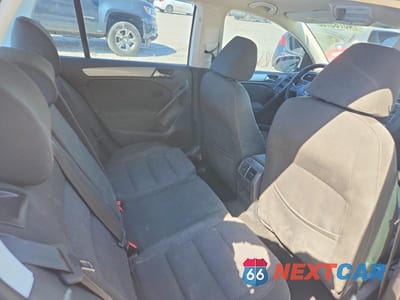 Zdjęcie 10 z 11 samochodu: 2014 VOLKSWAGEN GOLF VIN:WVWDM7AJ8EW000063 - miniatura