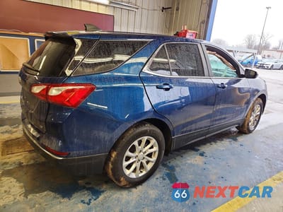 Trzecie zdjęcie samochodu z tyłu: 2021 CHEVROLET EQUINOX LT VIN:3GNAXKEV0ML386001 - miniatura