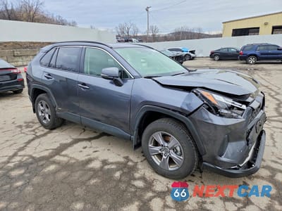 Czwarte zdjęcie samochodu z boku: 2024 TOYOTA RAV4 HYBRID XLE VIN:JTMRWRFV2RD582718 - miniatura