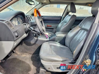 Zdjęcie 7 z 12 samochodu: 2005 CHRYSLER 300C VIN:2C3AA63HX5H507551 - miniatura