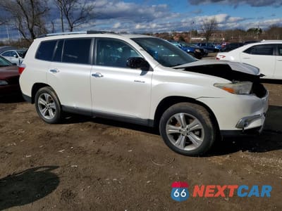 Czwarte zdjęcie samochodu z boku: 2013 TOYOTA HIGHLANDER LIMITED VIN:5TDDK3EHXDS218770 - miniatura