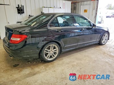 Trzecie zdjęcie samochodu z tyłu: 2012 MERCEDES-BENZ C 300 4MATIC VIN:WDDGF8BB8CA708768 - miniatura