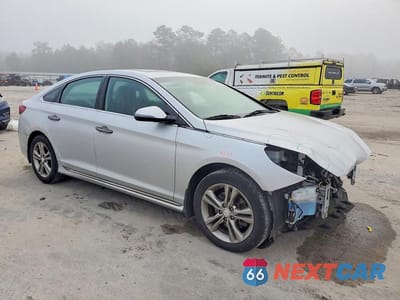 Czwarte zdjęcie samochodu z boku: 2018 HYUNDAI SONATA SPORT VIN:5NPE34AF1JH680633 - miniatura