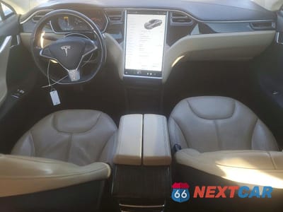 Zdjęcie 8 z 13 samochodu: 2014 TESLA MODEL S VIN:5YJSA1S12EFP48677 - miniatura