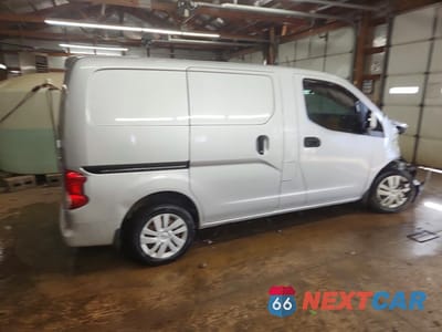 Trzecie zdjęcie samochodu z tyłu: 2017 NISSAN NV200 SV VIN:3N6CM0KN8HK713160 - miniatura