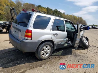 Trzecie zdjęcie samochodu z tyłu: 2005 FORD ESCAPE XLT VIN:1FMCU931X5KC90572 - miniatura