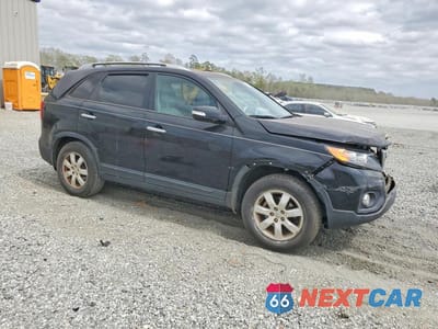 Czwarte zdjęcie samochodu z boku: 2013 KIA SORENTO LX VIN:5XYKT4A68DG383700 - miniatura