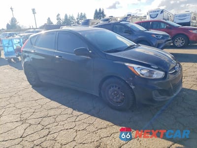 Czwarte zdjęcie samochodu z boku: 2017 HYUNDAI ACCENT SE VIN:KMHCT5AE2HU312719 - miniatura