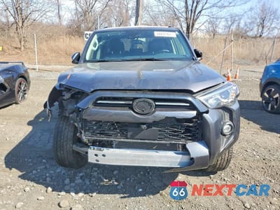 Piąte zdjęcie samochodu w środku: 2022 TOYOTA 4RUNNER 4WD SUV PREMIUM VIN:JTENU5JR4N6043325 - miniatura