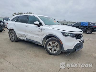 Czwarte zdjęcie samochodu z boku: 2022 KIA SORENTO LX VIN:5XYRG4LC9NG129467 - miniatura