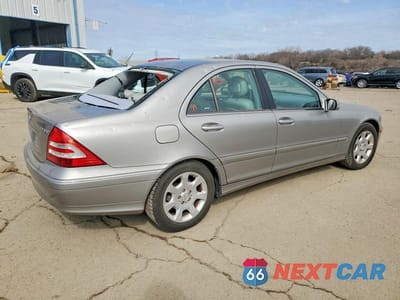 Trzecie zdjęcie samochodu z tyłu: 2005 MERCEDES-BENZ C 240 4MATIC VIN:WDBRF81J85F638088 - miniatura