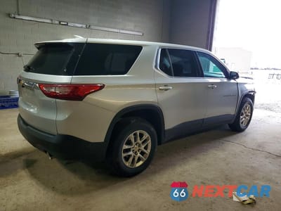 Trzecie zdjęcie samochodu z tyłu: 2019 CHEVROLET TRAVERSE LS VIN:1GNEVFKW1KJ290975 - miniatura