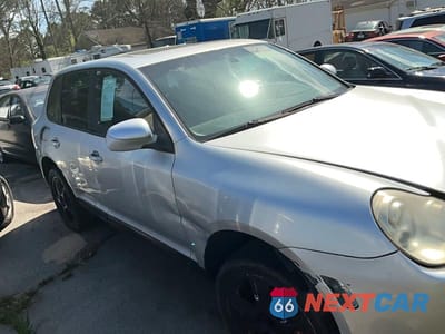 Trzecie zdjęcie samochodu z tyłu: 2004 PORSCHE CAYENNE S VIN:WP1AB29P44LA72803 - miniatura