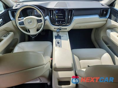 Zdjęcie 8 z 12 samochodu: 2018 VOLVO XC60 T5 MOMENTUM VIN:YV4102RK9J1024861 - miniatura