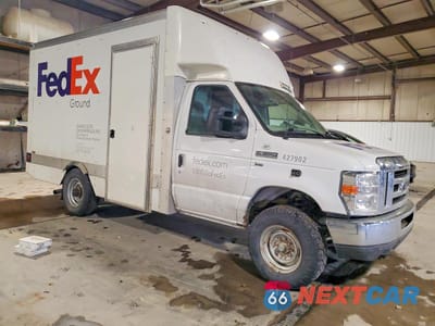 Czwarte zdjęcie samochodu z boku: 2019 FORD ECONOLINE E350 SUPER DUTY CUTAWAY VAN VIN:1FDWE3F62KDC46645 - miniatura