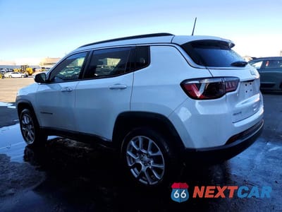 Drugie zdjęcie samochodu z przodu: 2024 JEEP COMPASS LATITUDE LUX VIN:3C4NJDFNXRT132602 - miniatura