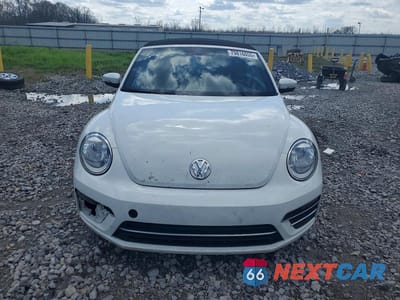 Piąte zdjęcie samochodu w środku: 2018 VOLKSWAGEN BEETLE S VIN:3VW5DAAT5JM507156 - miniatura