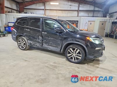 Czwarte zdjęcie samochodu z boku: 2017 HONDA PILOT ELITE VIN:5FNYF6H00HB096072 - miniatura