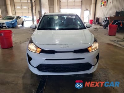 Piąte zdjęcie samochodu w środku: 2023 KIA RIO LX VIN:3KPA24AD9PE596573 - miniatura