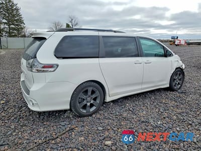 Trzecie zdjęcie samochodu z tyłu: 2016 TOYOTA SIENNA SE 8-PASSENGER VIN:5TDXK3DC9GS701450 - miniatura
